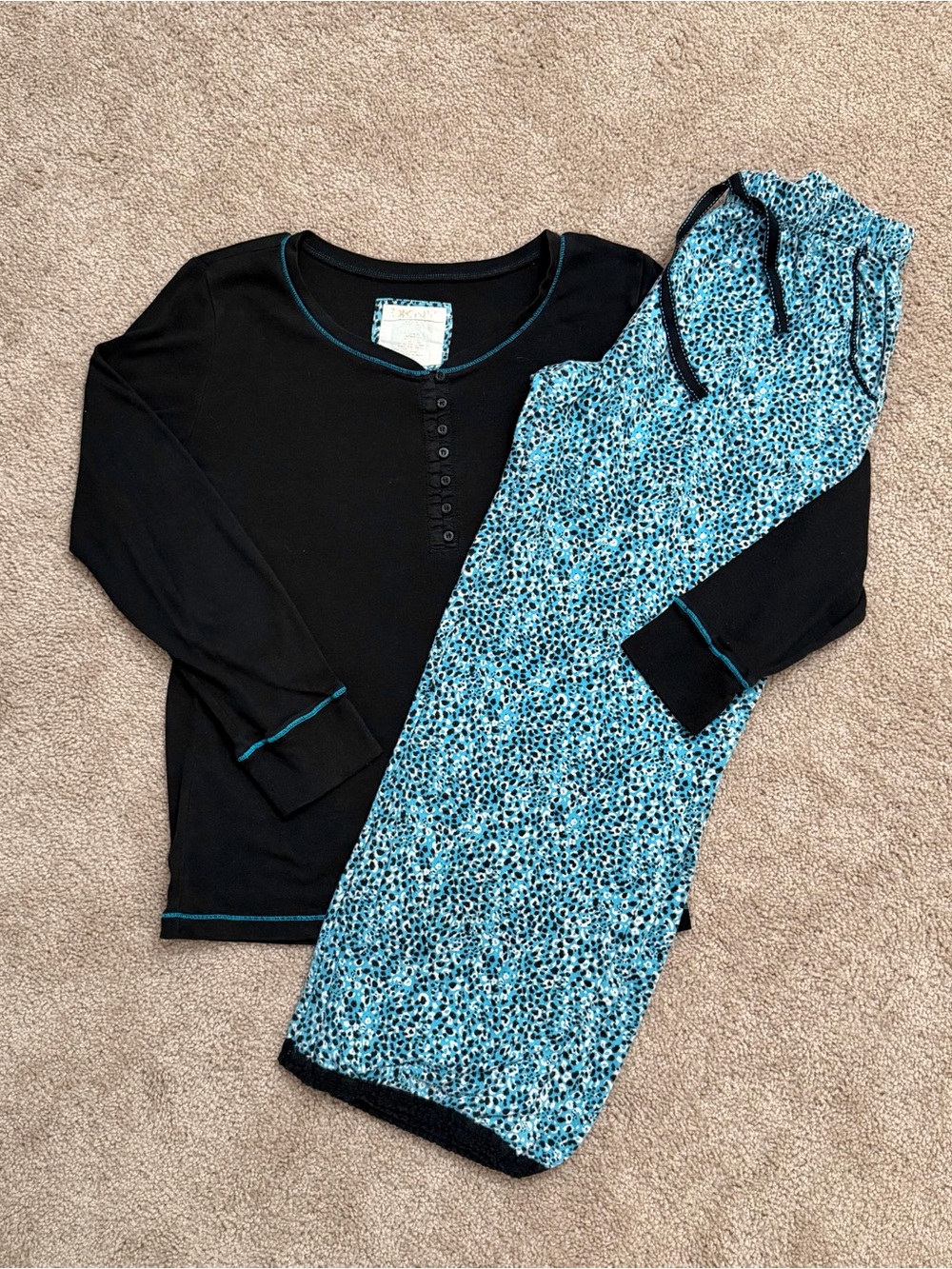 DKNY Women’s Pajama Set Black Longsleeve & Blue Animal-Print Pants Size Medium